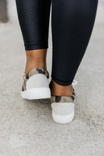 Load image into Gallery viewer, Stella Green Camo Lace Up Sneakers