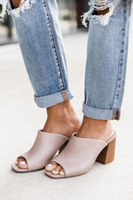 Carregar imagem no visualizador da galeria, Darcy Taupe Block Heel
