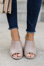 Carregar imagem no visualizador da galeria, Darcy Taupe Block Heel
