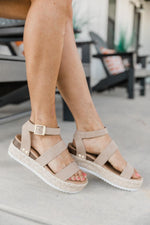 Cargar imagen en el visor de la galería, Annika Taupe Platform Wedge
