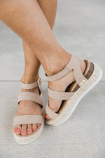 Cargar imagen en el visor de la galería, Annika Taupe Platform Wedge
