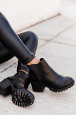 Carica l&#39;immagine nel visualizzatore di Gallery, Deena Black Leather Platform Booties
