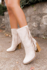 Cargar imagen en el visor de la galería, Nelly Beige Fringe Suede Boots
