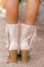 Cargar imagen en el visor de la galería, Nelly Beige Fringe Suede Boots
