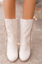 Cargar imagen en el visor de la galería, Nelly Beige Fringe Suede Boots
