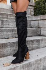 Carregar imagem no visualizador da galeria, Hadley Black Tall Suede Knee Boots
