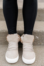 Carica l&#39;immagine nel visualizzatore di Gallery, Millicent Beige Fur Lined Sneaker
