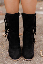 Cargar imagen en el visor de la galería, Nelly Black Fringe Suede Boots
