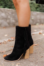 Cargar imagen en el visor de la galería, Nelly Black Fringe Suede Boots
