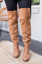 Lade das Bild in den Galerie-Viewer, Maureen Brown Tall Suede Boots
