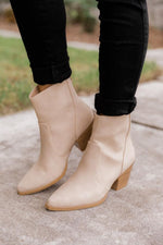 Carica l&#39;immagine nel visualizzatore di Gallery, Jordyn Beige Pointed Booties
