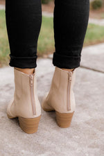 Carica l&#39;immagine nel visualizzatore di Gallery, Jordyn Beige Pointed Booties
