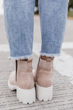 Carica l&#39;immagine nel visualizzatore di Gallery, Rita Beige Platform Suede Booties
