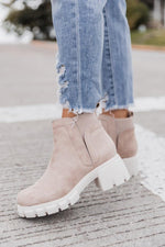 Carica l&#39;immagine nel visualizzatore di Gallery, Rita Beige Platform Suede Booties
