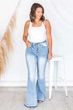 Lade das Bild in den Galerie-Viewer, Donna Frayed Hem Medium Wash Flare Jeans
