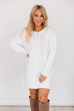 Carica l&#39;immagine nel visualizzatore di Gallery, CAITLIN COVINGTON X PINK LILY The Krista Cable Knit Ivory Sweater Dress
