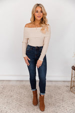 Cargar imagen en el visor de la galería, CAITLIN COVINGTON X PINK LILY The Charlotte Off The Shoulder Beige Ribbed Bodysuit
