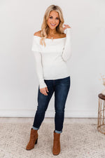 Carica l&#39;immagine nel visualizzatore di Gallery, CAITLIN COVINGTON X PINK LILY The Nancy Foldover Ivory Fitted Off The Shoulder Sweater
