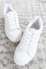 Lade das Bild in den Galerie-Viewer, The Jenny Solid Sneakers White
