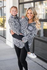 Lade das Bild in den Galerie-Viewer, All Snowed In Monogram Animal Print Ivory/Grey Pullover
